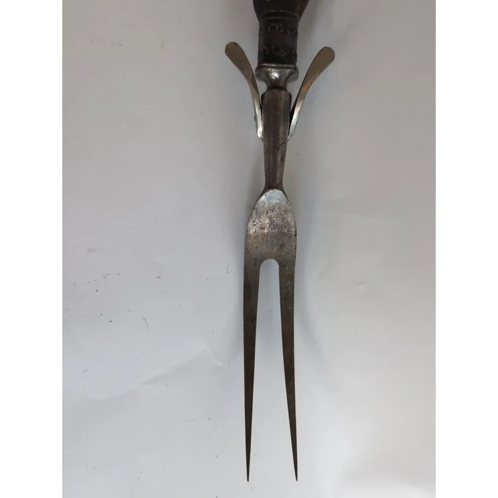 landers Frary & Clark antique carving